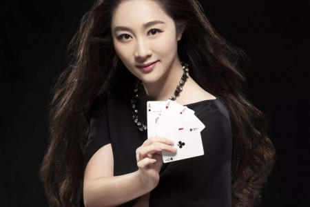 中国青年女魔术师曲蕾